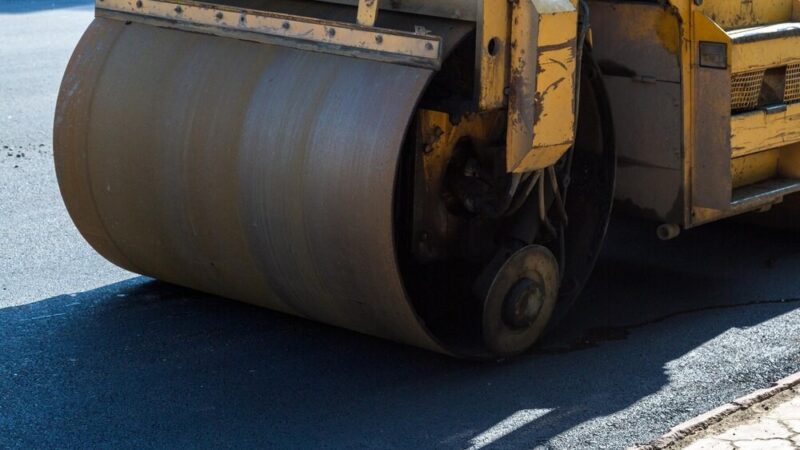 Remont drogi w Zagórzu: Mieszkańcy w końcu doczekali się zmian!