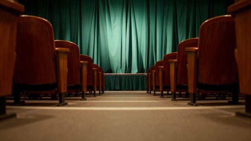 Teatr Gudejko: Śmiech i refleksja w „Nerwicy natręctw”