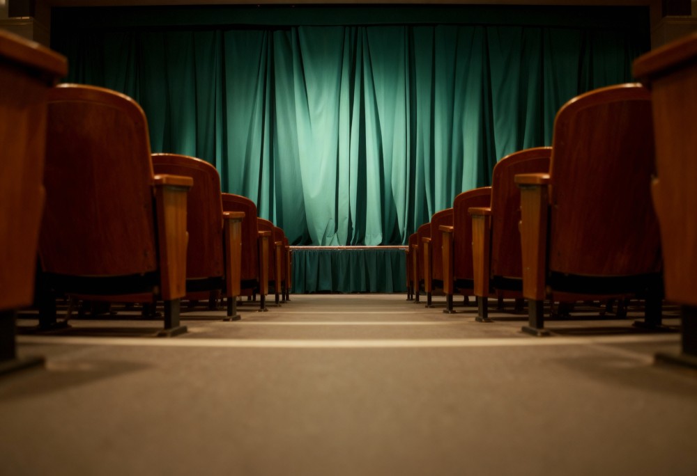 Teatr Gudejko: Śmiech i refleksja w „Nerwicy natręctw”