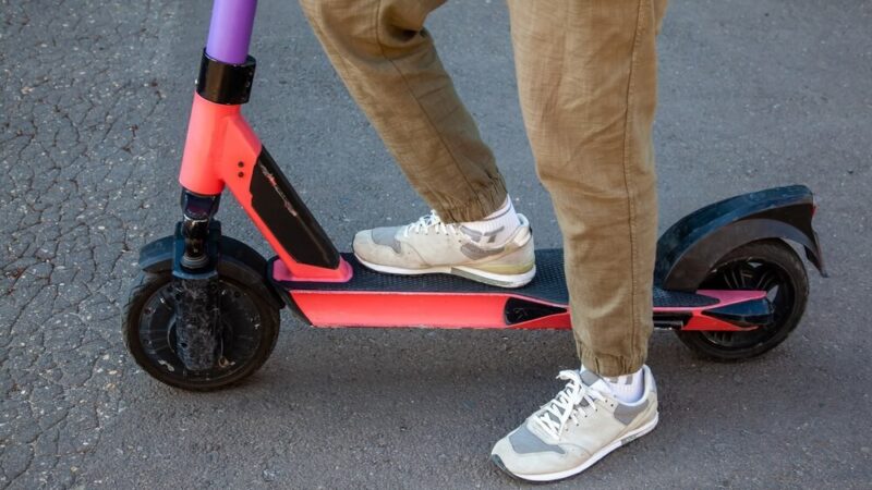 Nowe przepisy dla hulajnóg elektrycznych i rowerów: co musisz wiedzieć?