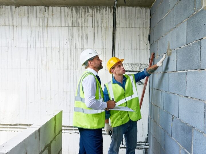 Rewitalizacja zabytkowej bramy w Łopusznie: Nowe życie dla XVIII-wiecznej perły