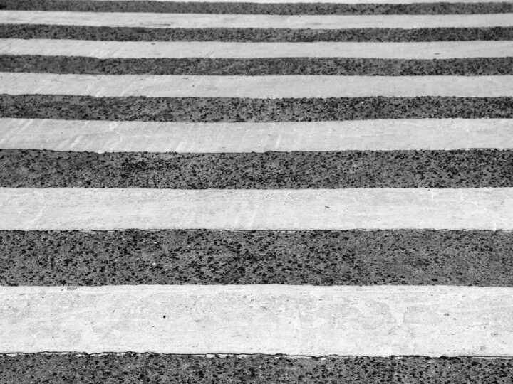 Bezpieczniejsza przestrzeń dla pieszych: Przebudowa drogi Radkowice-Wola Murowana w Gminie Chęciny