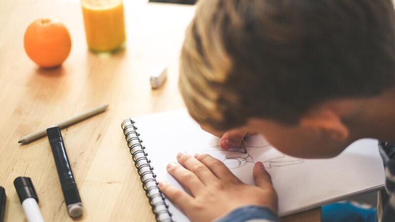 Straż Miejska w Kielcach angażuje uczniów w Micigoździe w edukację ekologiczną i bezpieczeństwo
