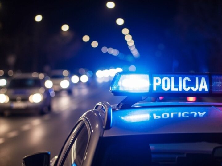 Niebezpieczna ucieczka w Ostrowcu: pijany kierowca potrąca policjanta podczas pościgu