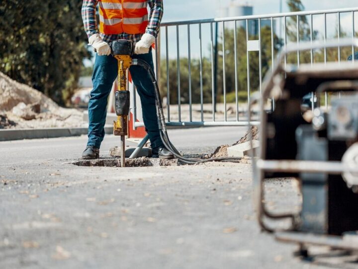 Bobrza w transformacji: nowa nawierzchnia i chodniki w trakcie budowy!