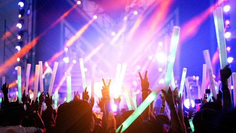 Rockowe Chęciny: Muzyczna Ekspresja, Która Porwała Tłumy