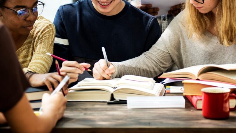 Przedszkolaki z Daleszyc żegnają przedszkole i wkraczają w nowy etap życia