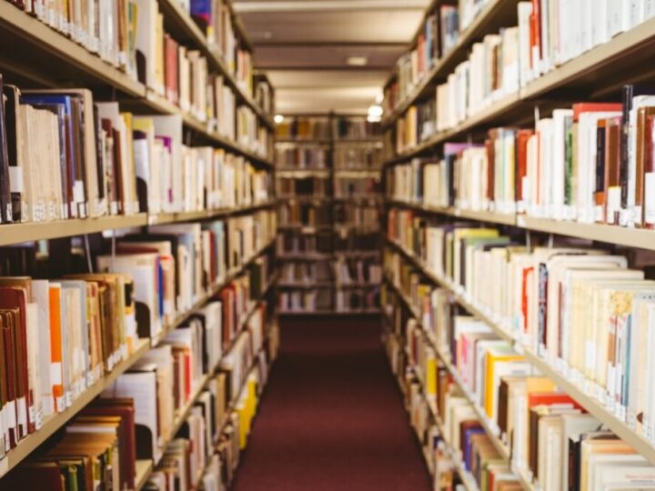 Wojciech Kalwat uhonorowany za książkę o Bodzentynie na Świętokrzyskiej Gali Literackiej