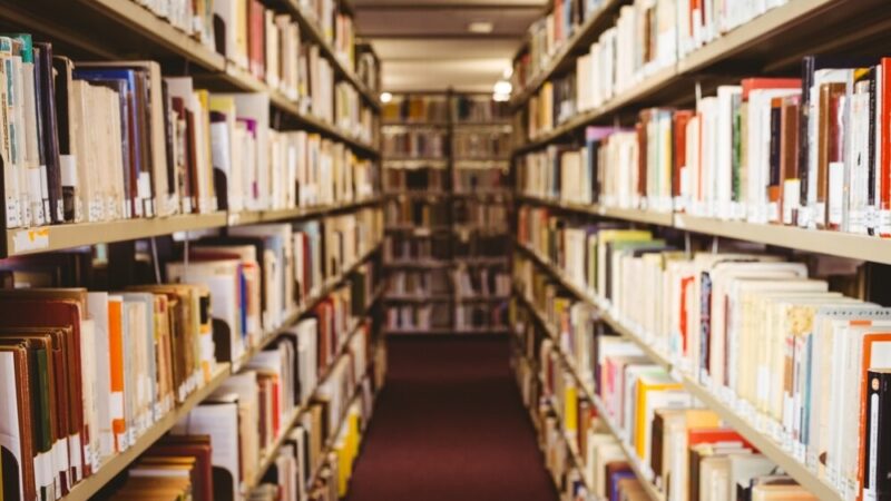 Wojciech Kalwat uhonorowany za książkę o Bodzentynie na Świętokrzyskiej Gali Literackiej