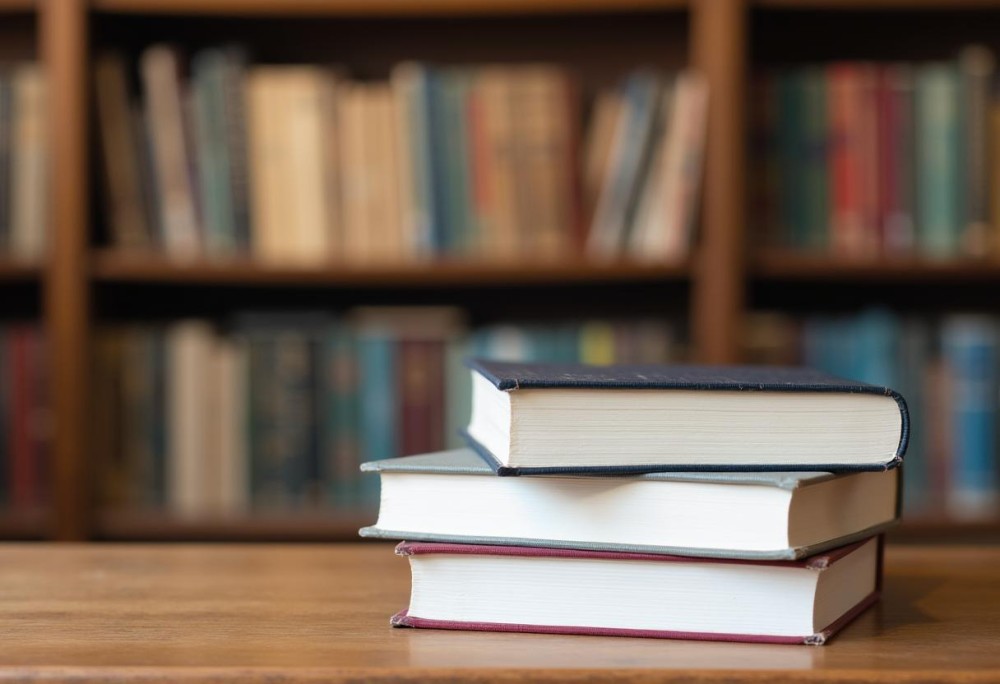 Konkurs wakacyjny w Masłowie: podziel się swoimi książkowymi podróżami!