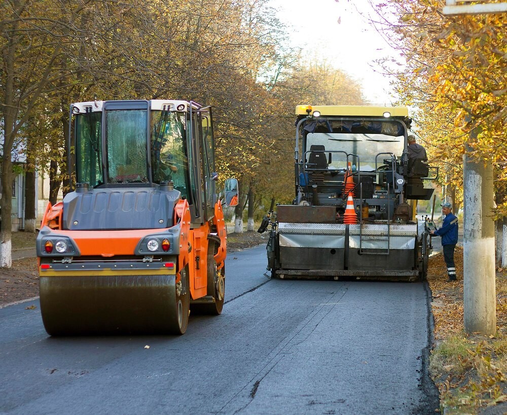 Milionowe inwestycje drogowe w gminie Piekoszów: modernizacja ulic w Janowie i Micigoździe