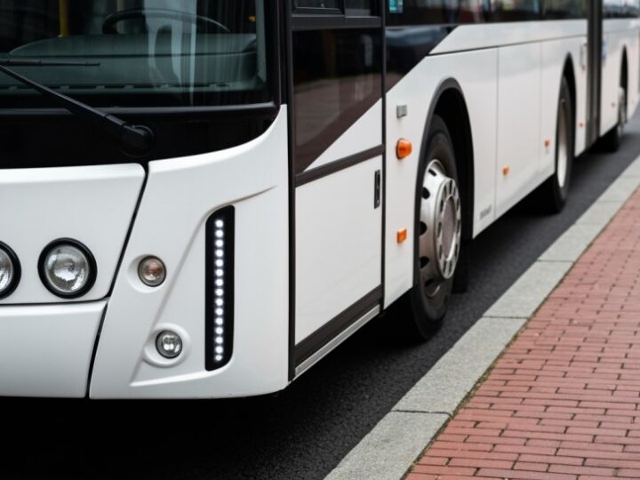 Wznowienie kursów autobusów w Kielcach: zmiany i specjalne linie na mecz Korony