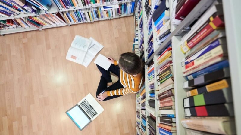 Debatowanie w Świętokrzyskiem: Młodzież w walce z dezinformacją