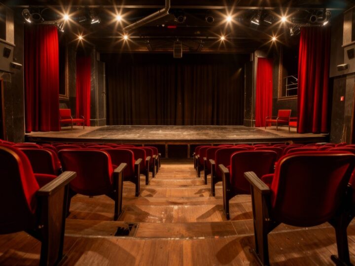 Teatr Perłowy zachwycił Nowiny premierą „Igraszek z diabłem”